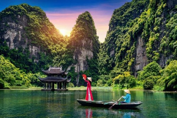 Ninh Binh Day Trip from Hanoi: Hoa Lu – Tam Coc/Trang An – Mua Cave