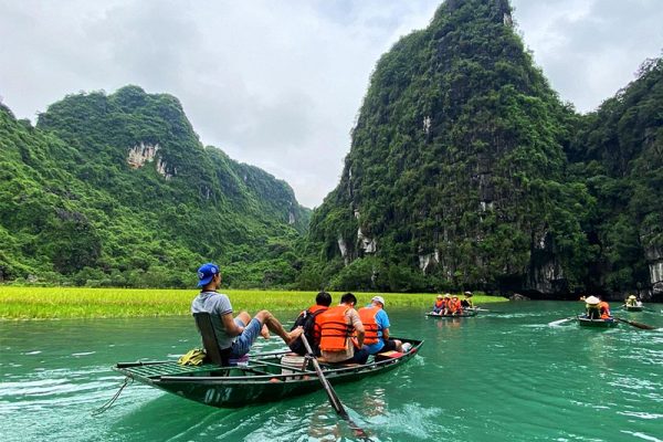 2-Day Luxury Tour from Hanoi: Hoa Lu – Tam Coc/Trang An & Halong Bay Cruise