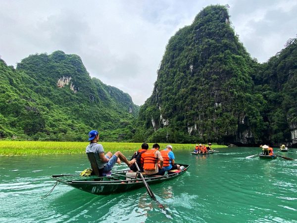 2-Day Luxury Tour from Hanoi: Hoa Lu – Tam Coc/Trang An & Halong Bay Cruise